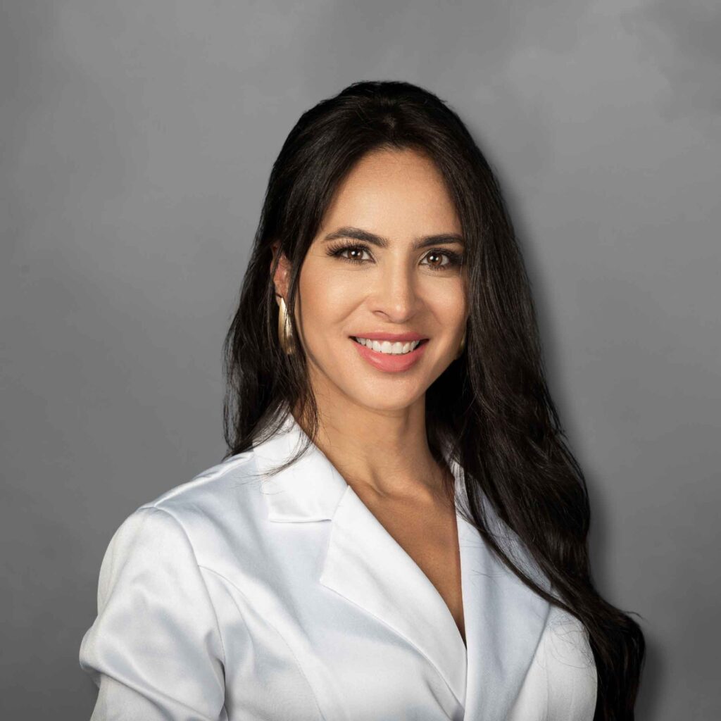 Dra Adriana Byrro Faceta Porcelana BH